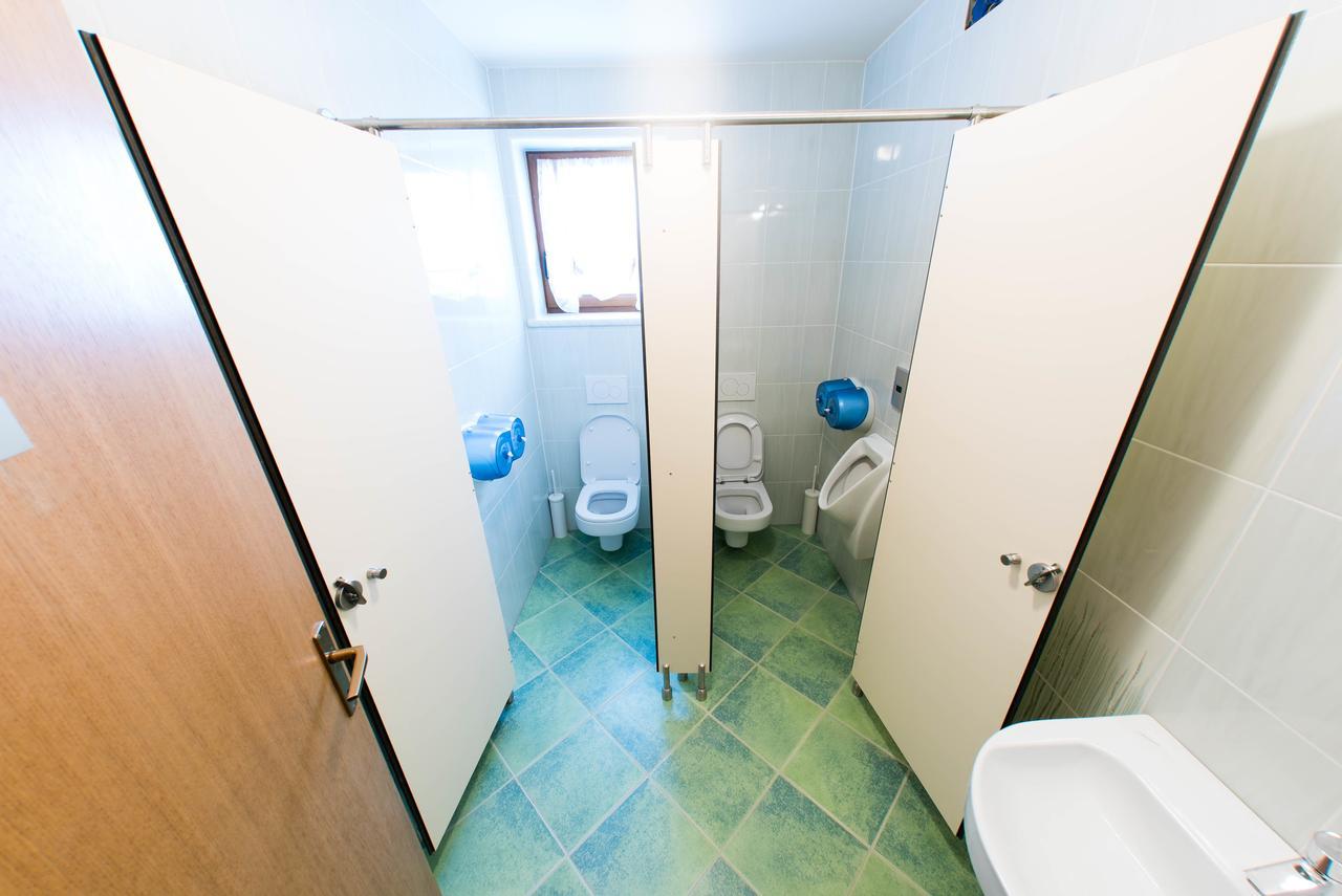 Hostel Hisa Na Travniku Dob Luaran gambar